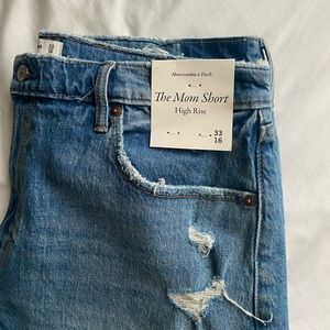 Abercrombie The Mom Short - High Rise Size 33